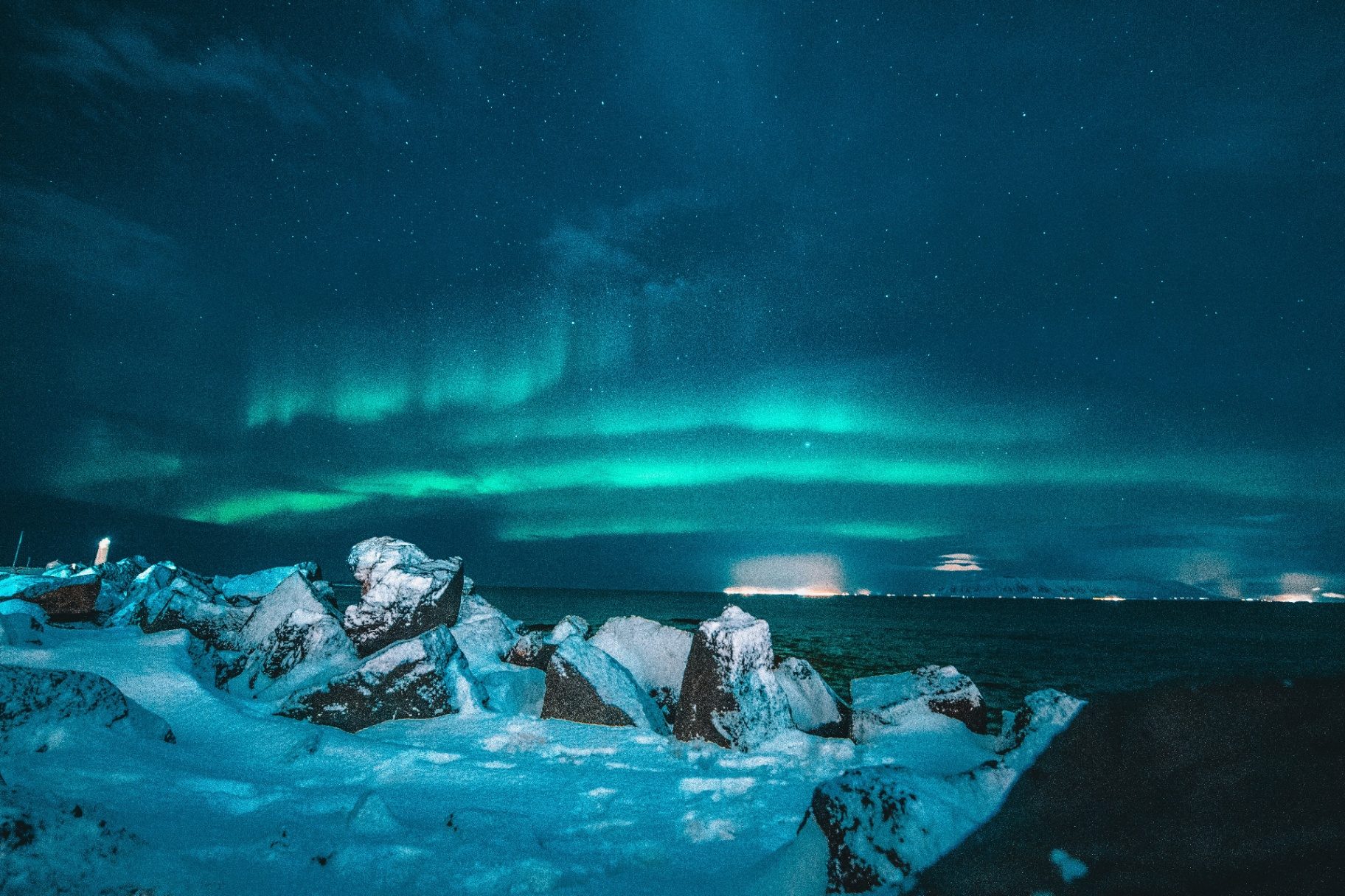 Northern lights over the Icelandic coast near Reykjavík